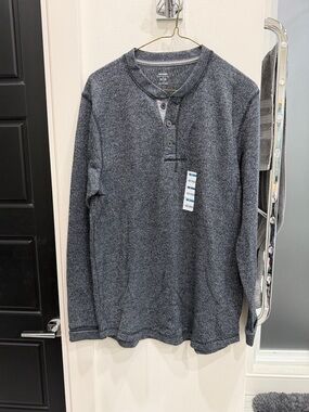 Old Navy Men's Long-Sleeve Henley in Charcoal